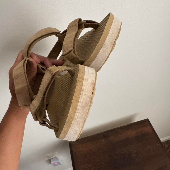 Tan White Teva Midform Sandal Size 7 - Picture 7 of 7